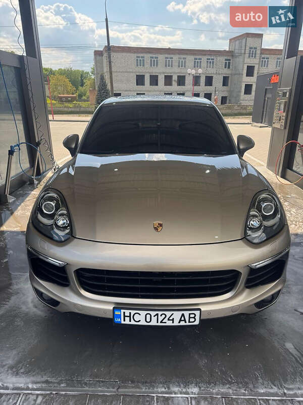 Внедорожник / Кроссовер Porsche Cayenne 2015 в Виннице