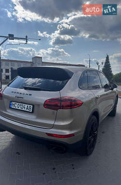Внедорожник / Кроссовер Porsche Cayenne 2015 в 