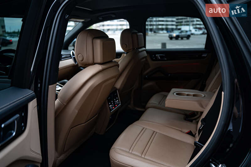 Позашляховик / Кросовер Porsche Cayenne 2019 в Києві