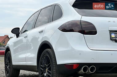 Внедорожник / Кроссовер Porsche Cayenne 2014 в 