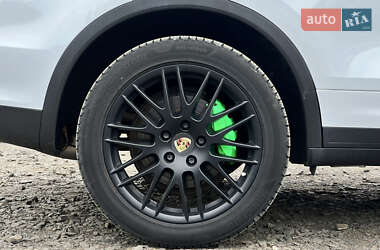 Внедорожник / Кроссовер Porsche Cayenne 2014 в 
