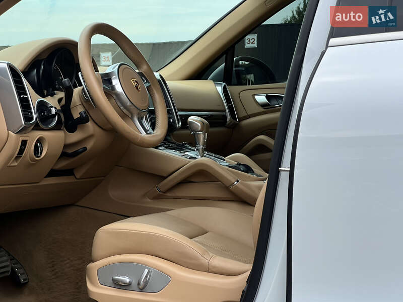 Внедорожник / Кроссовер Porsche Cayenne 2014 в Луцке