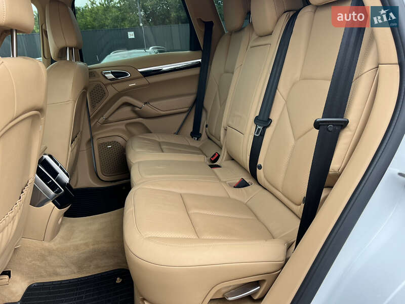 Внедорожник / Кроссовер Porsche Cayenne 2014 в Луцке