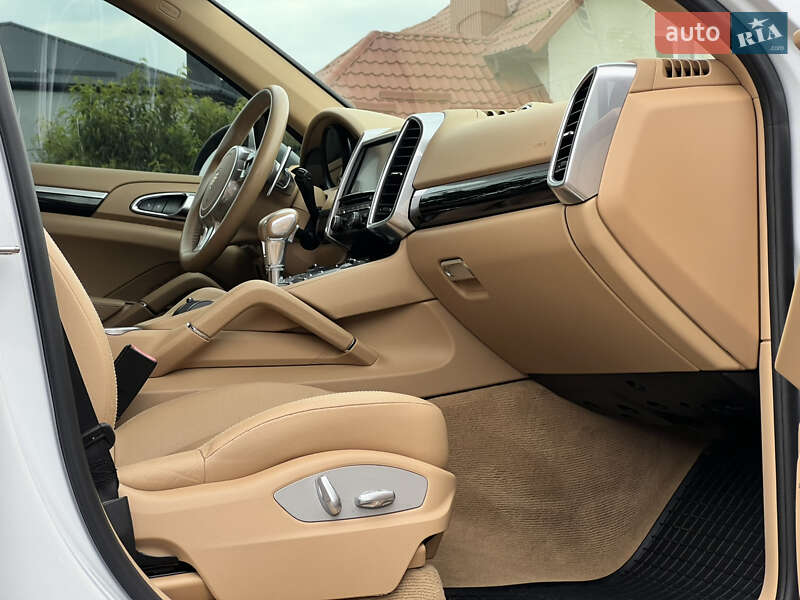 Внедорожник / Кроссовер Porsche Cayenne 2014 в Луцке