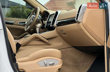 Внедорожник / Кроссовер Porsche Cayenne 2014 в 