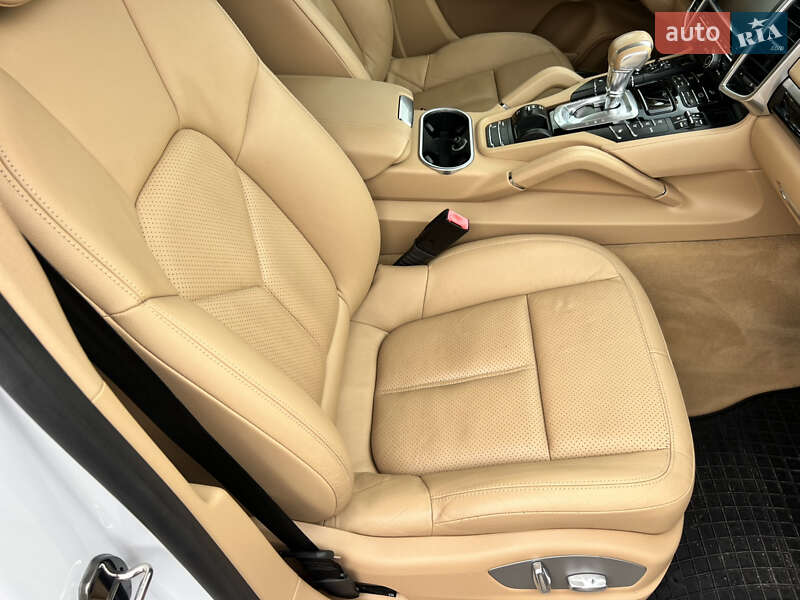 Внедорожник / Кроссовер Porsche Cayenne 2014 в Луцке