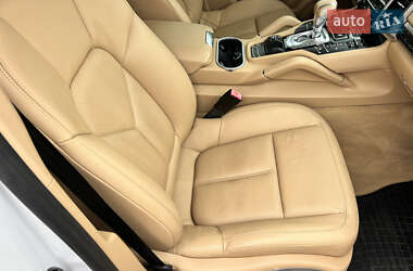 Внедорожник / Кроссовер Porsche Cayenne 2014 в 