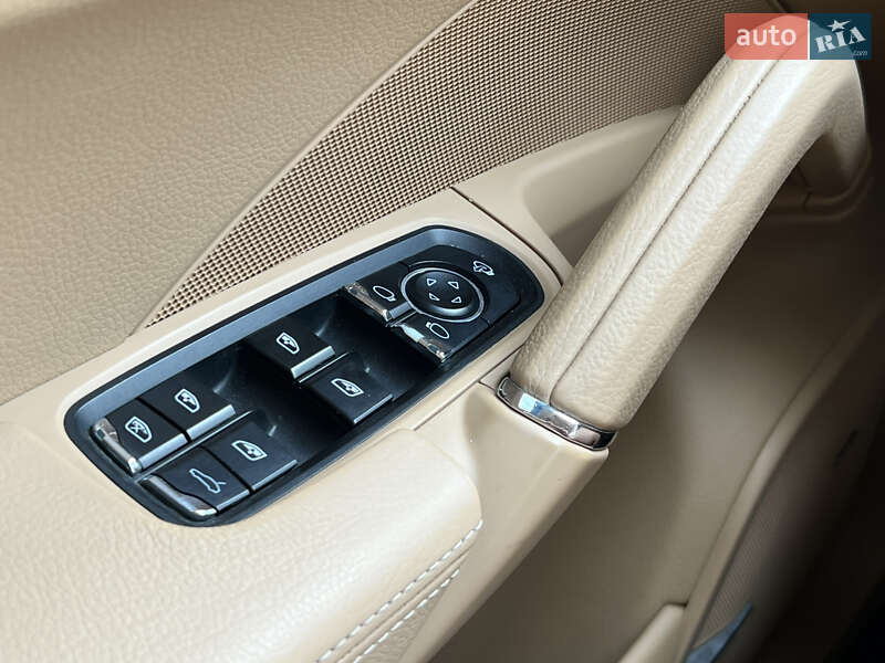 Внедорожник / Кроссовер Porsche Cayenne 2014 в Луцке