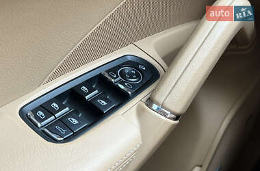 Внедорожник / Кроссовер Porsche Cayenne 2014 в 