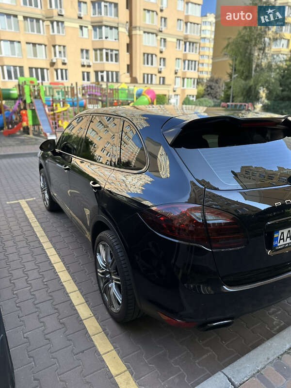 Внедорожник / Кроссовер Porsche Cayenne 2012 в Киеве