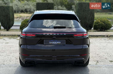 Внедорожник / Кроссовер Porsche Cayenne 2021 в 