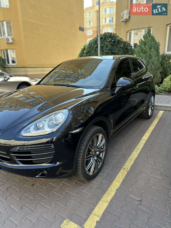 Позашляховик / Кросовер Porsche Cayenne 2012 в Києві