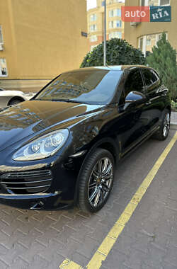 Позашляховик / Кросовер Porsche Cayenne 2012 в 