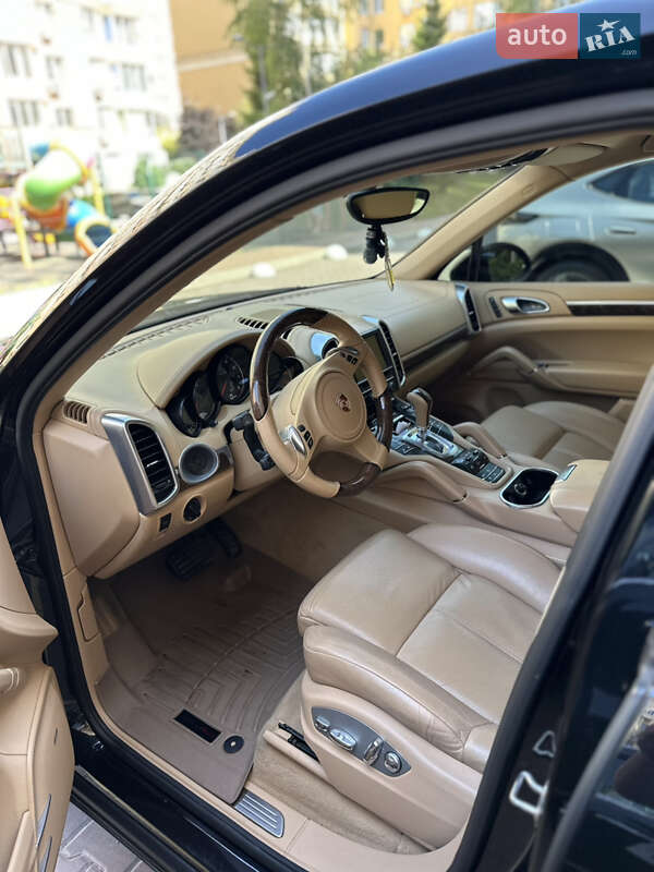 Позашляховик / Кросовер Porsche Cayenne 2012 в Києві