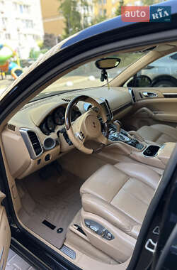 Позашляховик / Кросовер Porsche Cayenne 2012 в 