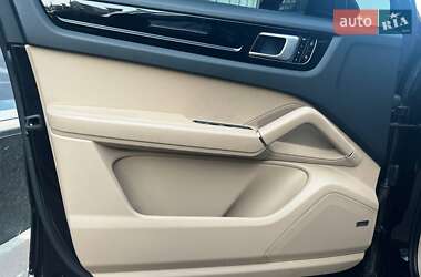 Внедорожник / Кроссовер Porsche Cayenne 2020 в 
