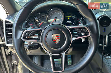 Внедорожник / Кроссовер Porsche Cayenne 2014 в 