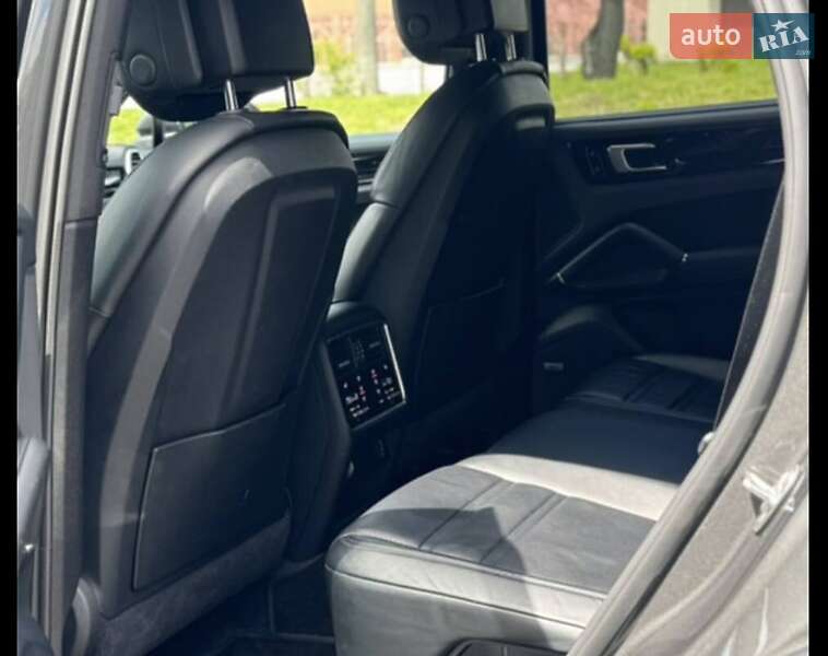 Позашляховик / Кросовер Porsche Cayenne 2019 в Львові