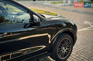 Внедорожник / Кроссовер Porsche Cayenne 2016 в 