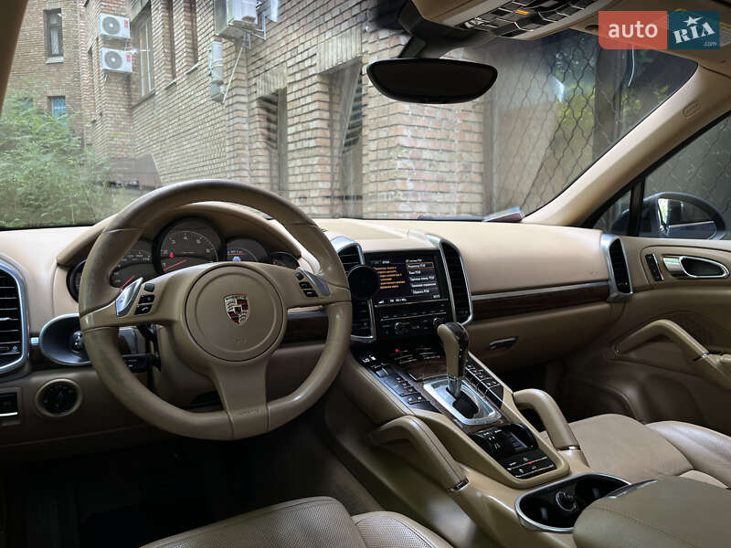 Внедорожник / Кроссовер Porsche Cayenne 2011 в Киеве