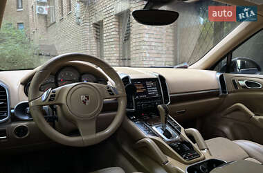 Внедорожник / Кроссовер Porsche Cayenne 2011 в 