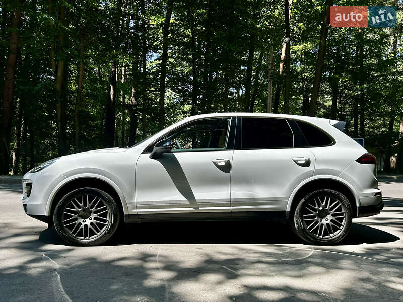 Внедорожник / Кроссовер Porsche Cayenne 2015 в Львове