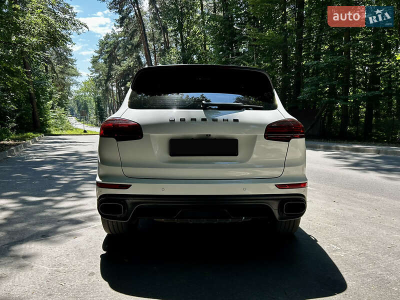 Внедорожник / Кроссовер Porsche Cayenne 2015 в Львове