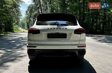 Позашляховик / Кросовер Porsche Cayenne 2015 в 