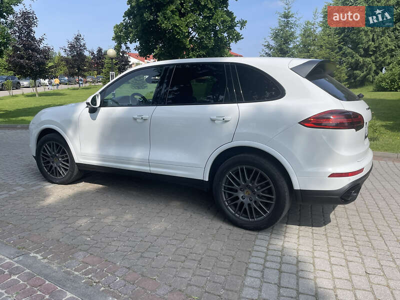 Внедорожник / Кроссовер Porsche Cayenne 2015 в Львове