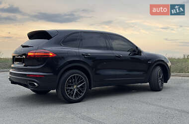 Внедорожник / Кроссовер Porsche Cayenne 2014 в 