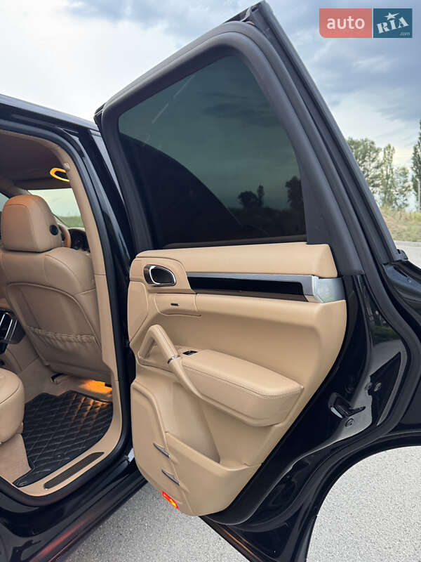 Внедорожник / Кроссовер Porsche Cayenne 2014 в Днепре