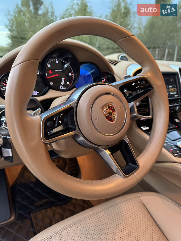 Внедорожник / Кроссовер Porsche Cayenne 2014 в Днепре