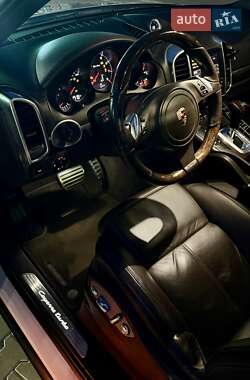Внедорожник / Кроссовер Porsche Cayenne 2012 в 