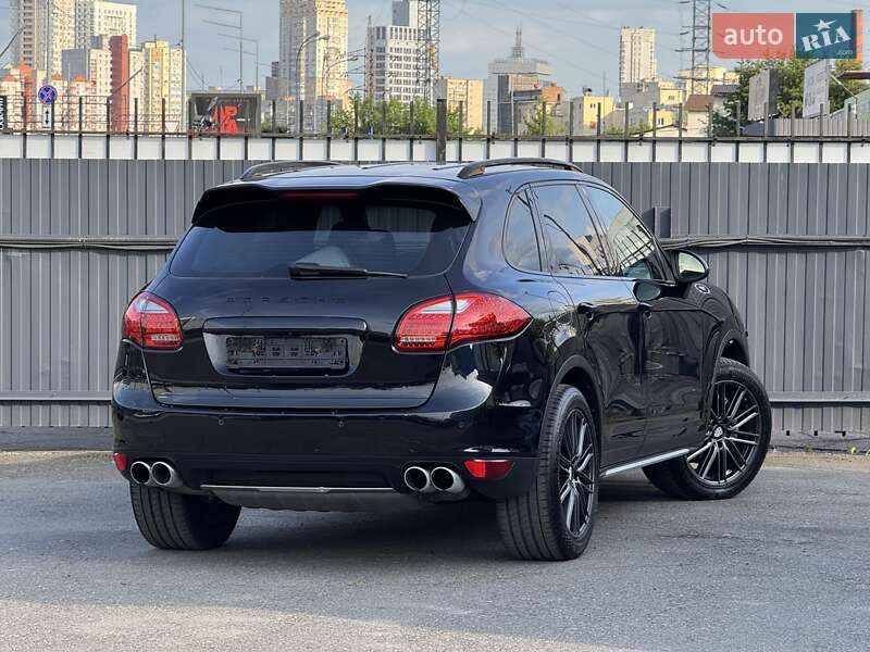 Внедорожник / Кроссовер Porsche Cayenne 2011 в Киеве