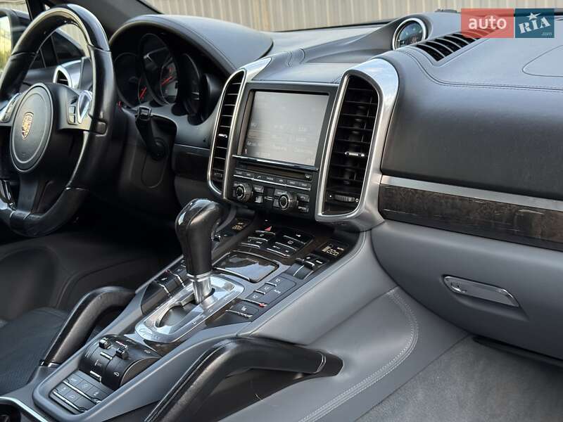 Внедорожник / Кроссовер Porsche Cayenne 2011 в Киеве