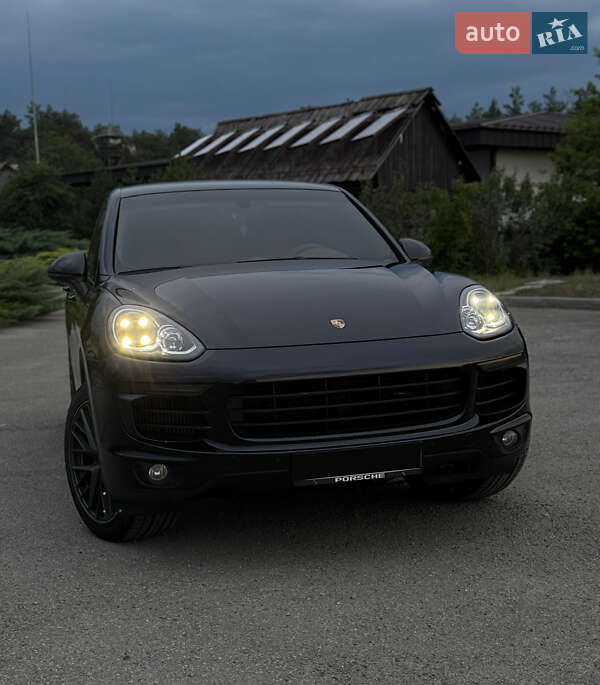 Внедорожник / Кроссовер Porsche Cayenne 2014 в 