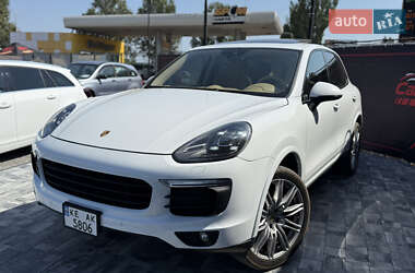 Внедорожник / Кроссовер Porsche Cayenne 2016 в 