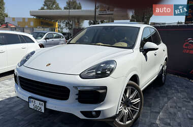 Внедорожник / Кроссовер Porsche Cayenne 2016 в 