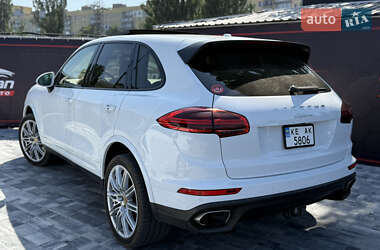 Внедорожник / Кроссовер Porsche Cayenne 2016 в 