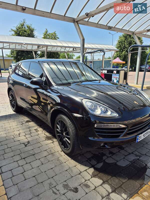 Внедорожник / Кроссовер Porsche Cayenne 2012 в 