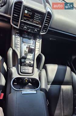 Внедорожник / Кроссовер Porsche Cayenne 2012 в 
