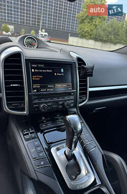 Позашляховик / Кросовер Porsche Cayenne 2015 в 