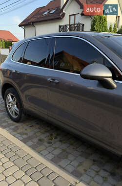 Внедорожник / Кроссовер Porsche Cayenne 2013 в 