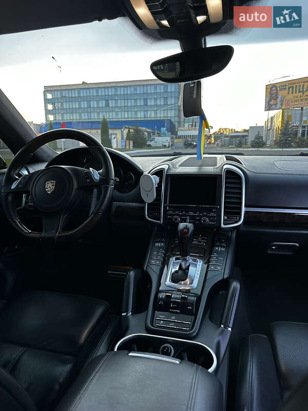 Внедорожник / Кроссовер Porsche Cayenne 2012 в Киеве