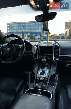 Внедорожник / Кроссовер Porsche Cayenne 2012 в 