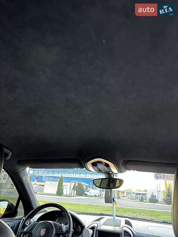 Внедорожник / Кроссовер Porsche Cayenne 2012 в Киеве