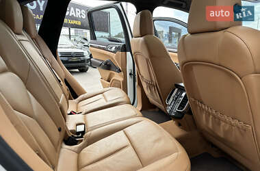 Внедорожник / Кроссовер Porsche Cayenne 2012 в 