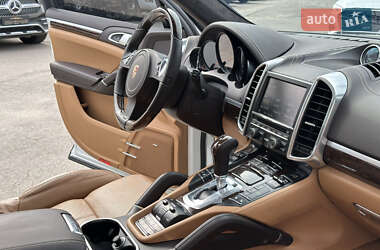 Внедорожник / Кроссовер Porsche Cayenne 2012 в 