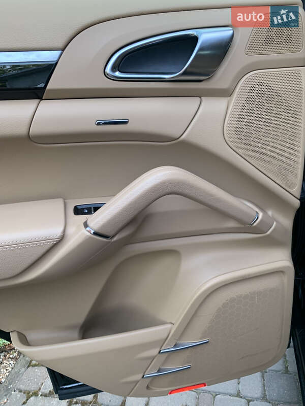 Позашляховик / Кросовер Porsche Cayenne 2016 в Вінниці