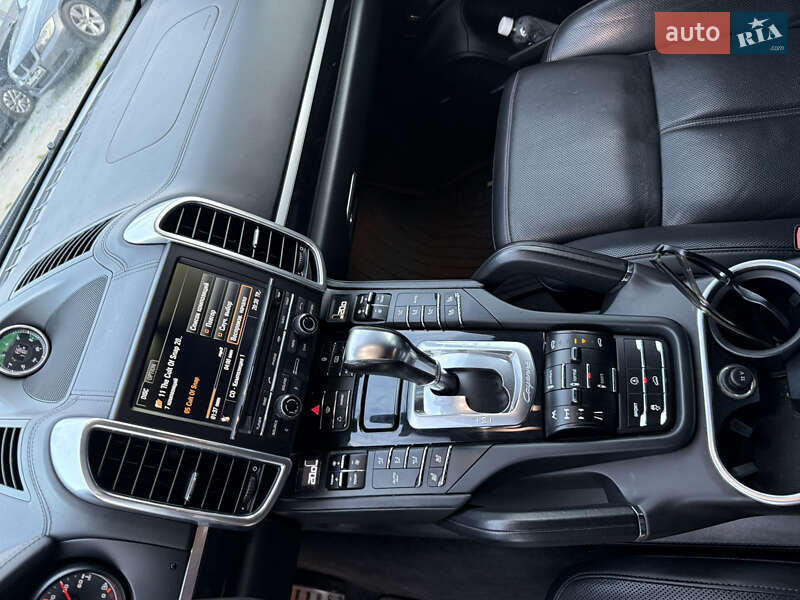 Позашляховик / Кросовер Porsche Cayenne 2011 в Рівному